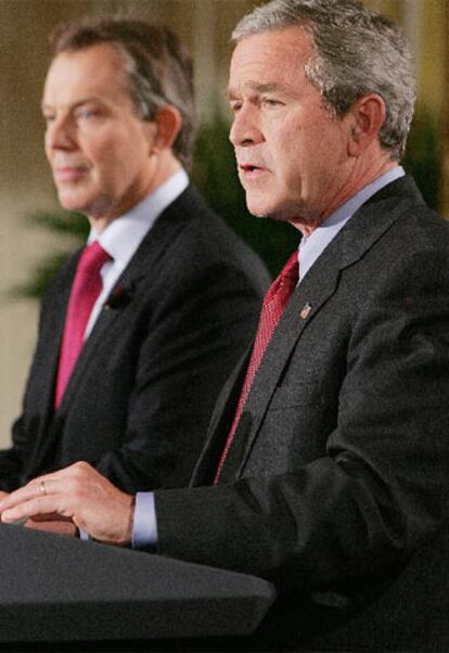 George W. Bush y Tony Blair, durante su rueda de prensa conjunta en la Casa Blanca.