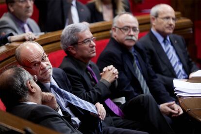 Joaquim Nadal, Antoni Castells, Joan Saura, Josep Lluís Carod Rovira y José Montilla, ayer en el pleno del Parlament.