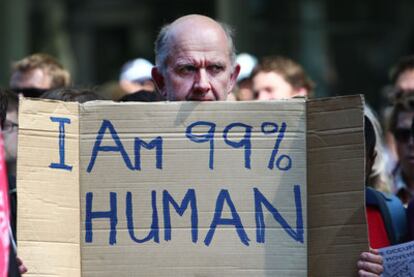 Un manifestante protesta en Sidney.