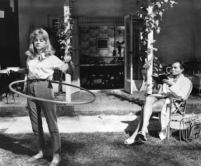 James Mason y Sue Lyon, en una imagen de Lolita, película basada en la novela de Vladimir Nabokov y dirigida por Stanley Kubrick