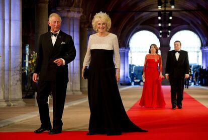 El príncipe Carlos y su esposa, Camilla.