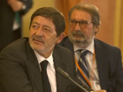 Francisco Javier Guerrero y su abogado, en la comisi&oacute;n de investigaci&oacute;n. 