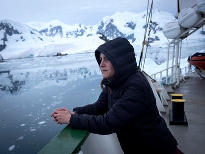 A bióloga brasileira Helena Spiritus é a chefe da expedição do Arctic Sunrise na Antártida.