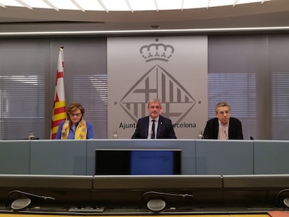 Los concejales Montse Ballarín, Jaume Collboni y Jordi Martí, durante la presentación del presupuesto del Ayuntamiento de Barcelona, en octubre.