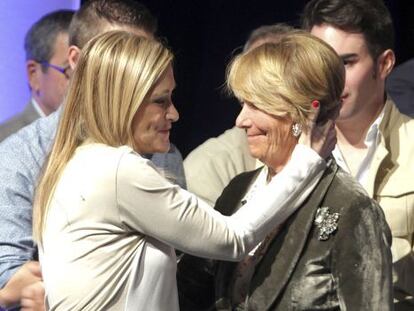 Cifuentes y Aguirre, el domingo en un acto del PP en Alcorcón.