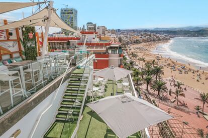 Vista de la playa de Las Canteras desde el Rooftop & Terrace Aloe.