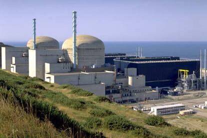 Exterior de una central nuclear de EdF en Flamanville, en la costa noroeste francesa.