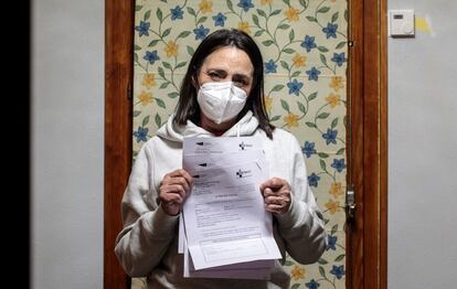 María Ángeles Alonso lleva desde octubre esperando una operación en su casa de Villafrechos (Valladolid).