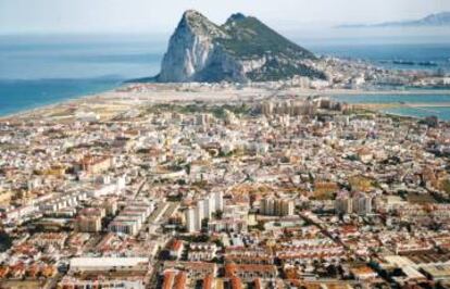 The isthmus separating Gibraltar from La Línea de la Concepción.