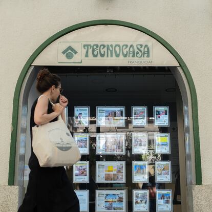 BARCELONA, CATALONIA, SPAIN - MAY 17: Facade of a real estate agency, on 17 May, 2023 in Barcelona, Catalonia, Spain. After its approval in Congress on April 27, the Law for the Right to Housing was approved today in the Senate. The Law is one of the reforms included in the Recovery, Transformation and Resilience Plan. The future law will include measures to increase the supply of housing at affordable prices, to prevent situations of tension in the rental market and to support young people and vulnerable groups in accessing housing. (Photo By David Zorrakino/Europa Press via Getty Images)