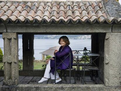 La noruega Randi Hanssen en el hórreo de su Hotel Casa Rectoral de Cobres (Vilaboa, Pontevedra).