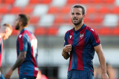 Soldado, en un partido de pretemporada con el Levante.