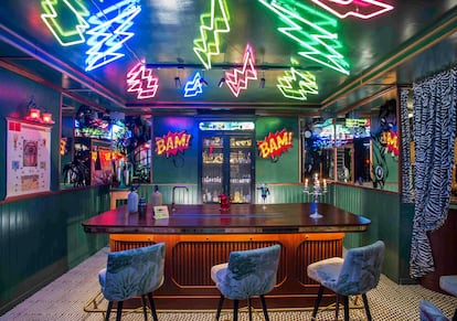 Con su decoración urbana e informal y sus cócteles de autor, Salmón Gurú se ha convertido en uno de los mejores bares del mundo.