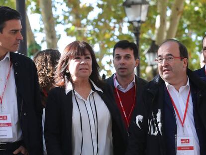 Pedro S&aacute;nchez con la presidenta, Cristina Narbona, junto a Miquel Iceta.