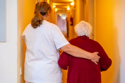 Cuidadoras profesionales de Alzheimer