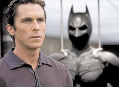 Christian Bale asegura que en esta segunda entrega de Batman por primera vez dejó de luchar "contra mi peor enemigo: el traje". El motivo: un disfraz mucho más flexible.