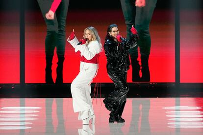 El dúo Teya & Salena, de Austria, durante su actuación en la segunda semifinal de Eurovisión.