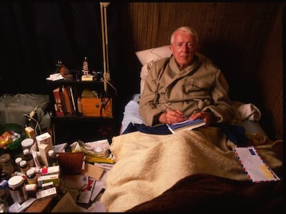 Paul Bowles, en su casa de T&aacute;nger en enero de 1989. 