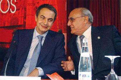 Zapatero conversa con Hernando en la apertura de las Jornadas de Jueces Decanos de España.