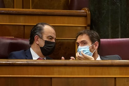Los dos representantes de UPN, Sergio Sayas y Carlos García Adanero, en el Congreso de los Diputados el pasado día 3.