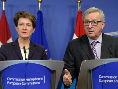 La presidenta de la confederación suiza, Simonetta Sommaruga, y el presidente de la Comisión, Jean-Claude Juncker.