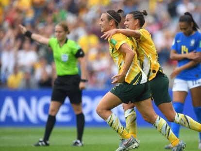 Australianas comemoram gol contra o Brasil.