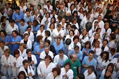 Los trabajadores del hospital Can Ruti protestan.