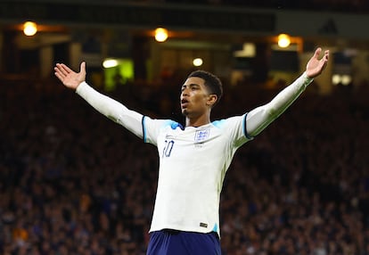 Jude Bellingham celebra su gol a Escocia en Hampden Park.