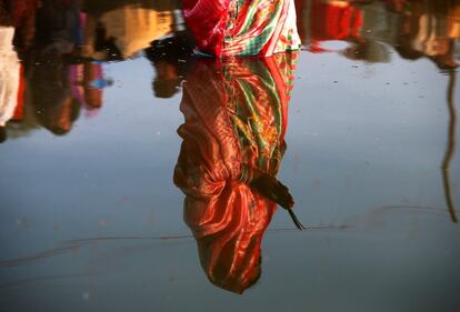 REFILE - ADDING DROPPED LETTER.     The reflection of a woman is seen in the waters of the Sabarmati River as she worships the Sun god during the religious festival of Chhath Puja in Ahmedabad, India October 26, 2017. REUTERS/Amit Dave