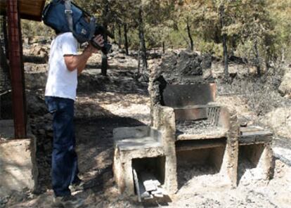 Barbacoa del chalé del matrimonio detenido en El Campillo (Huelva) como supuesto autor del fuego.