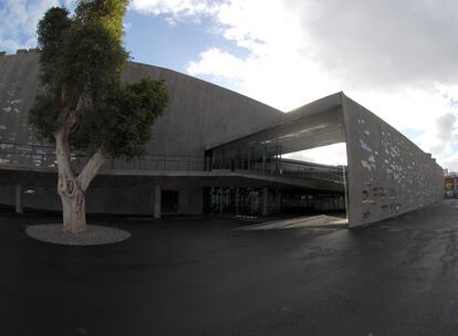 El Tenerife Espacio de las Artes (TEA) es el nuevo edificio de la firma  Herzog & de Meuron, realizado en colaboración de Virgilio Gutiérrez Herreros.