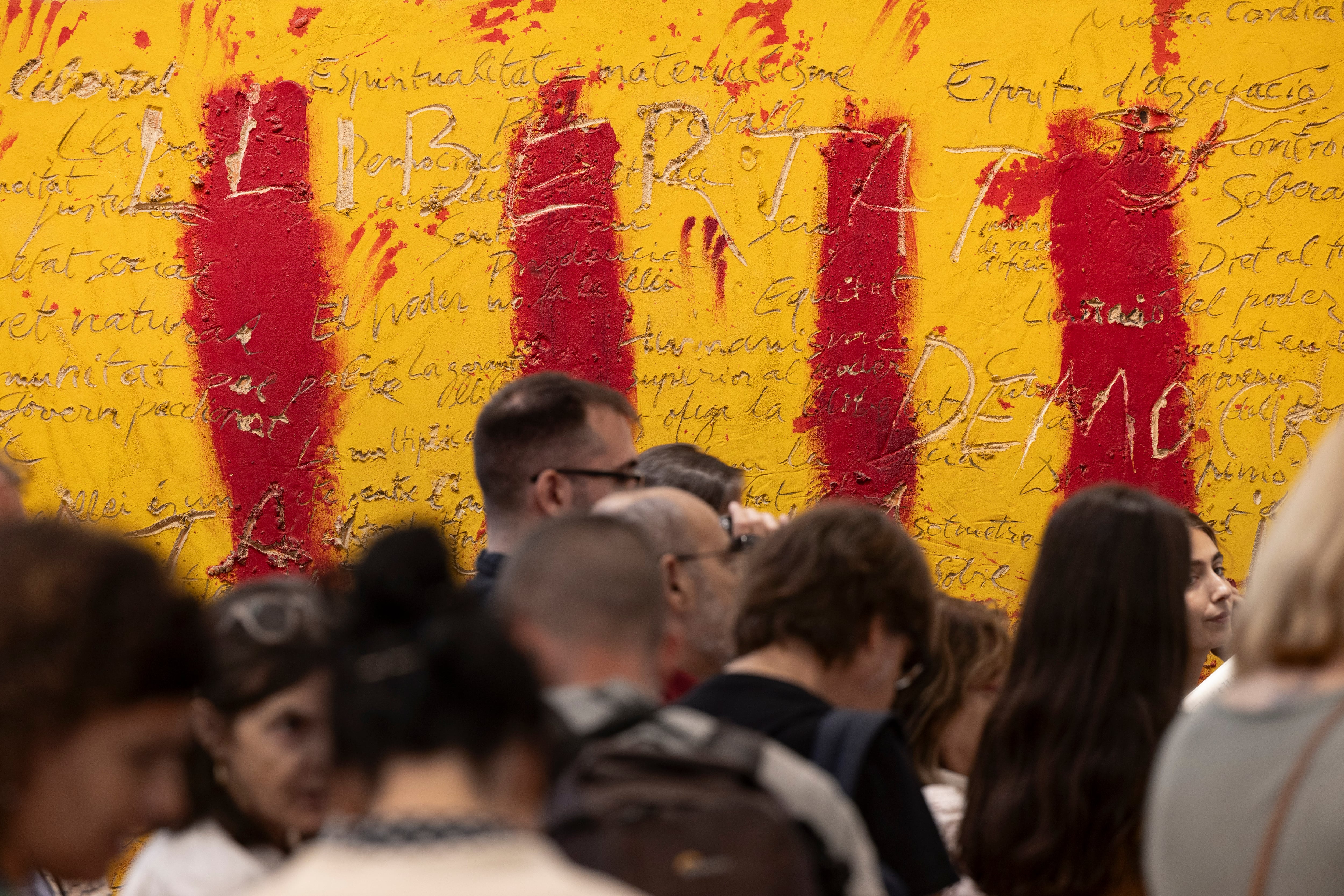 Atmosfera Tàpies. La retrospectiva ‘La pràctica de l’art’ tanca l’any commemoratiu de l’artista