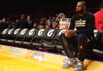 LeBron James, antes de un partido frente a los Lakers.