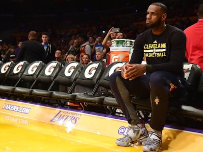 LeBron James, antes de un partido frente a los Lakers.