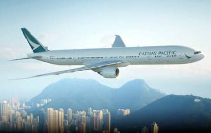 Un avi&oacute; de Cathay Pacific.