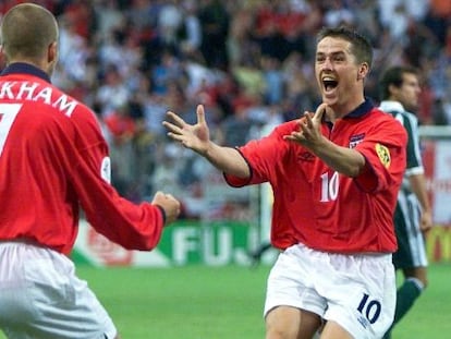 Owen y Beckham, en la Eurocopa de 2000.