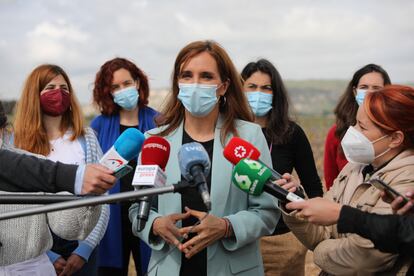 Mónica García, durante una visita a Arganda del Rey el pasado 23 de abril.