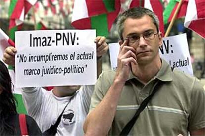 Permach, durante la concentración frente a la sede central del PNV en Bilbao.