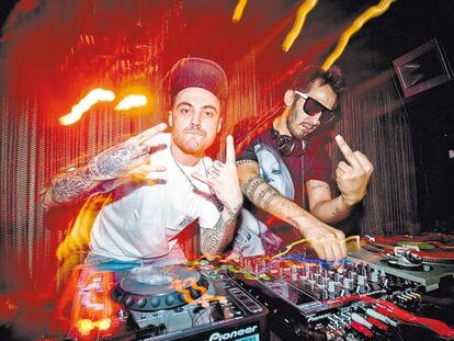 <b>Edgar y Jay, Zombie Kids, quemando el manual de buenas maneras <i>dj</i> en el madrileño Zombie Club; una de las fiestas, junto a Aguacate, Pantera o Montaña Sagrada, que está revitalizando la escena <i>clubber </i>madrileña. </b>