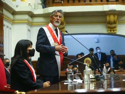 El presidente interino de Perú, Francisco Sagasti, durante su intervención en el Congreso peruano, este martes.