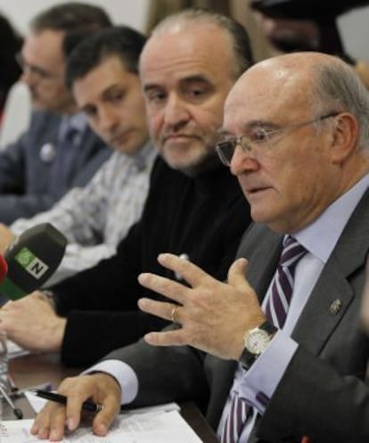 El presidente del Consejo de la Abogacía Española, Carlos Carnicer, durante la presentación de la plataforma.