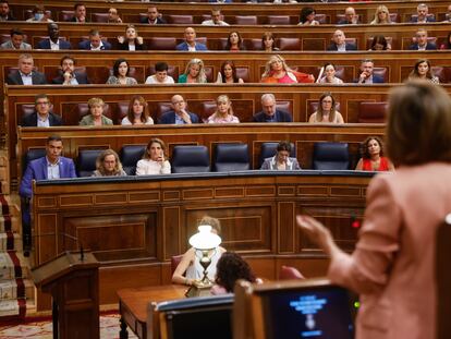 Gamarra interpela a Sánchez, de frente, esta mañana en el Congreso.