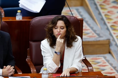 La presidenta de la Comunidad de Madrid, Isabel Díaz Ayuso, en la Asamblea regional que celebra pleno este jueves.