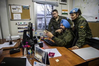 Oficina en la base militar Miguel de Cervantes, en Marjayoun (sudeste de Líbano). En el cuartel conviven cascos azules españoles, indonesios, nepalíes, serbios o indios.