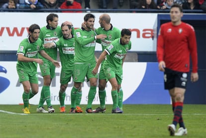 Los jugadores del Racing celebran un gol.