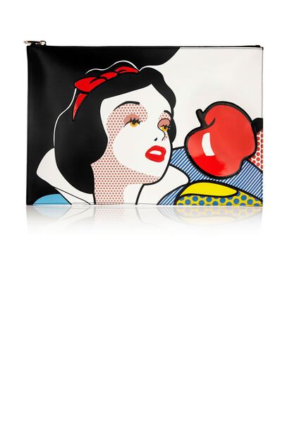 Red Valentino estampa a Blancanieves y a su manzana en este clutch (320 euros).