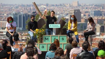 El líder de Más País, Íñigo Errejón, en un acto con la candidata de Más Madrid, Mónica García, y su candidatura.