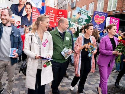 Dirigentes de la coalición a favor de la integración en la política de defensa europea, en un acto el miércoles en Copenhague.