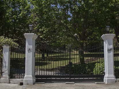 Entrada a la finca de Ca l&rsquo;Isard, de Matar&oacute;, aunque la familia de Mu&ntilde;oz Ramonet siempre la ha llamado Los Cedros.