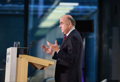 Luis de Guindos, vicepresidente del BCE, este lunes durante su intervención en el foro financiero organizado por KPMG y 'Expansión'.